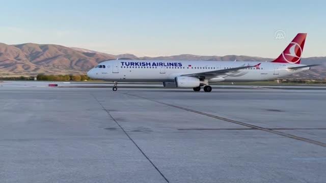 Ukrayna'dan tahliye edilen Ahıska Türklerinden oluşan altıncı kafile Elazığ'a geldi