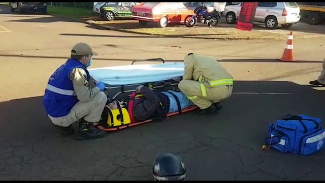 Motociclista fica ferido após colisão com carro no Bairro Coqueiral