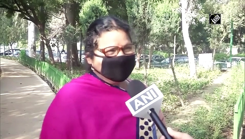 కరోనా అలర్ట్ : స్కూళ్లకు సెలవులు..అదే బాటలో సినిమా థియేటర్లు కూడా...