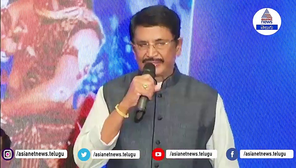 మెగాస్టార్‌ ది లెజెండ్‌ : చిరంజీవిలో ఎవ్వరికీ తెలియని కోణాలు తెలిపే పుస్తకం