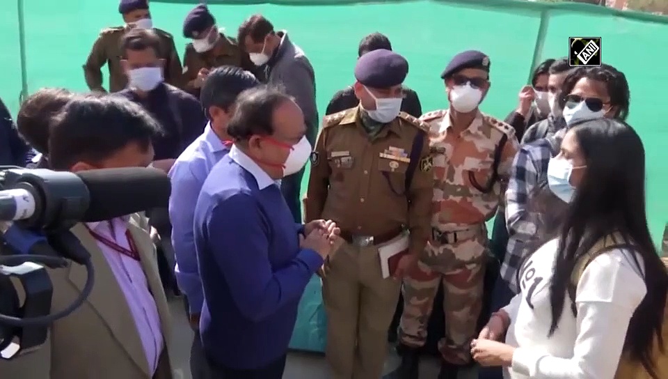 వీరంతా కరోనా వైరస్ ఫ్రీ: ఇండ్లకు చేరనున్న చైనా నుంచి వచ్చిన భారతీయులు