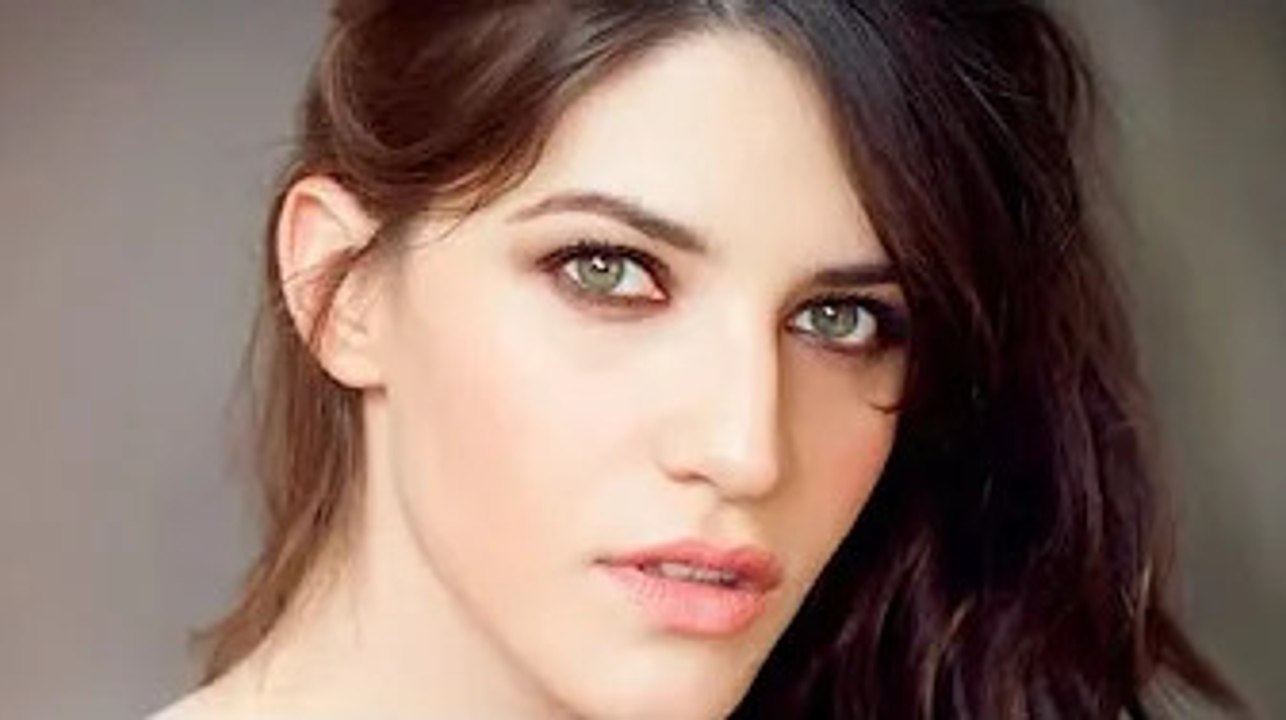 Claudia Vismara svela un retroscena sul film tv di Rai1: "Ho stupito Flavio Insinna" Ex vegetariana