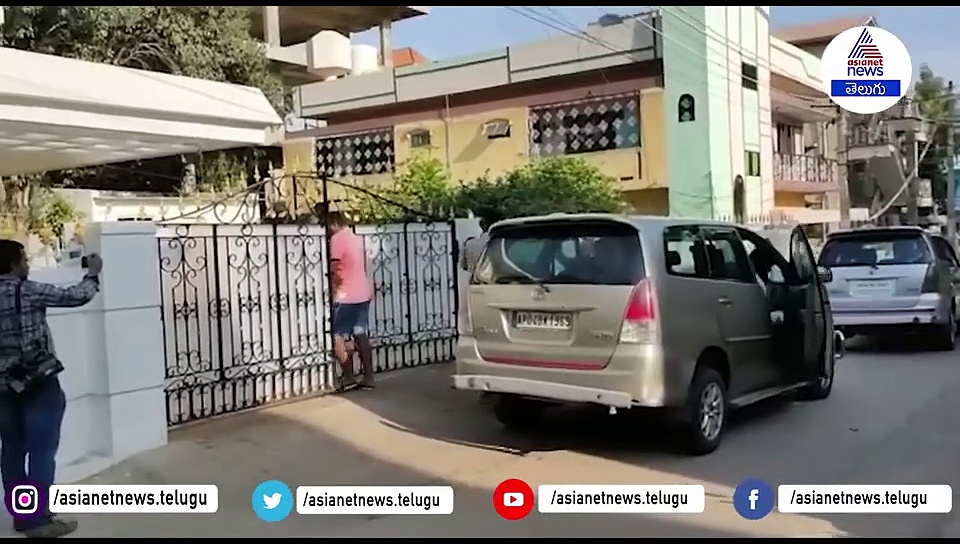 చంద్రబాబు నాయుడు మాజీ పీఎస్ ఇంటిమీద ఐటీ దాడులు