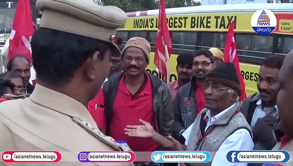 Video : స్టీల్ ప్లాంటును కాపాడుకోవడానికి బస్సులను ఆపేశారు...