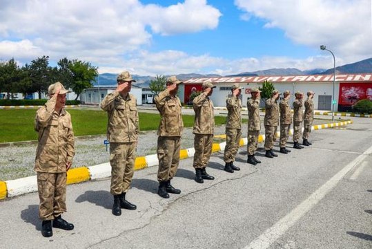 Down sendromlu gencin askerlik hayalini jandarma gerçekleştirdi