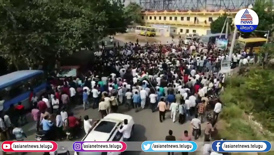 PawanKalyan Video : పోలీసు తుపాకులకు ఎదురెళ్లిన పవన్ కళ్యాణ్