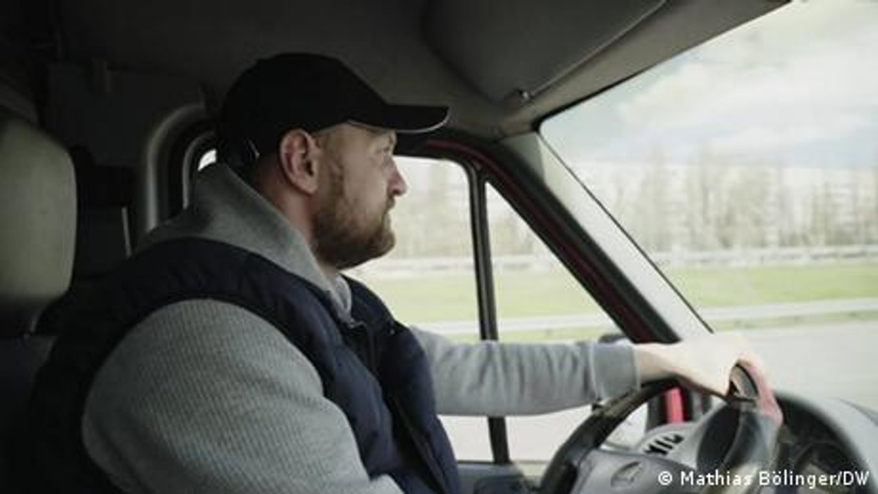 Freiwillige helfen bei der Evakuierung von Mariupol