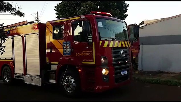 Depósito no Bairro Brasília pega fogo e mobiliza equipes do Corpo de Bombeiros