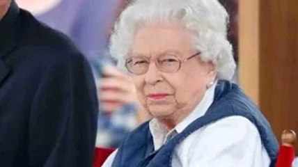 J'adore ça en français!' La reine aux yeux d'aigle renvoie le menu royal si le chef fait des erreurs