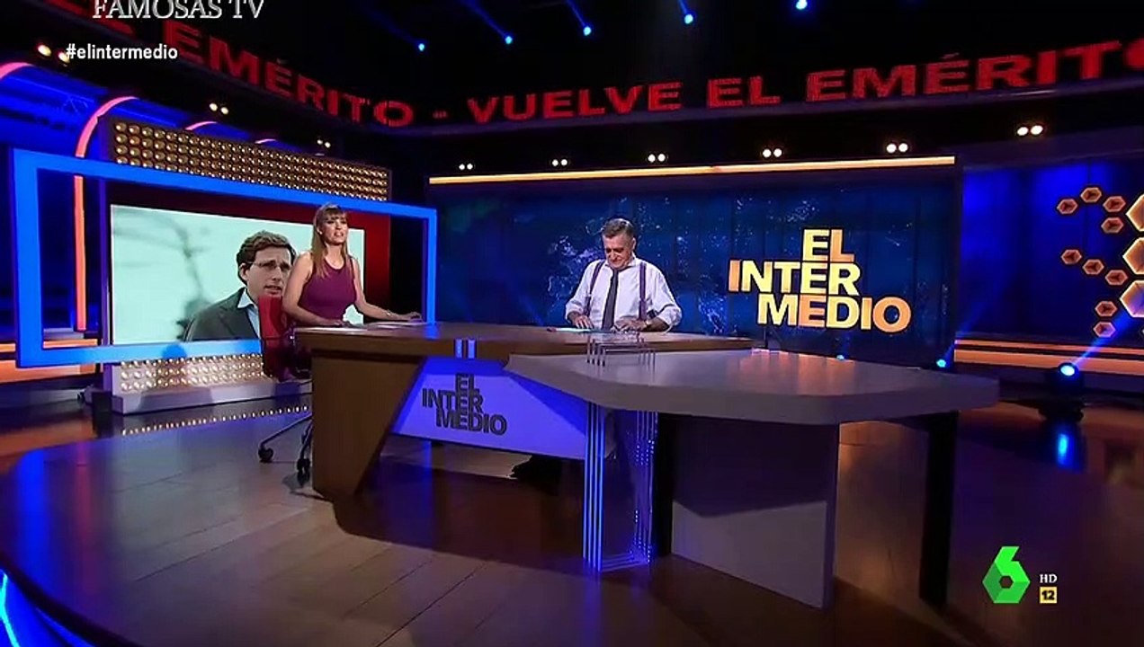 SANDRA SABATES, DE MORADO MUY GUAPA, MARCANDOA
