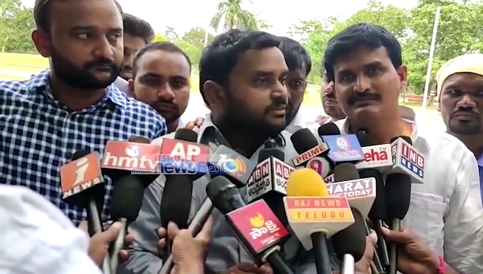 ఈటలకు మద్దతు ప్రకటించిన ఓయూ విద్యార్ధి సంఘాలు (వీడియో)