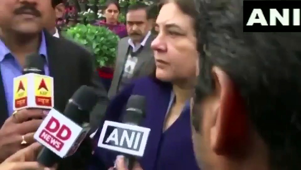 DishaCaseAccusedEncounter : చట్టాన్ని చేతుల్లోకి తీసుకునే హక్కు మీకు లేదు...మేనకాగాంధీ ఫైర్