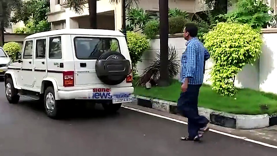 ఈఎస్ఐ డైరెక్టర్ దేవికా రాణి అరెస్ట్ (వీడియో)