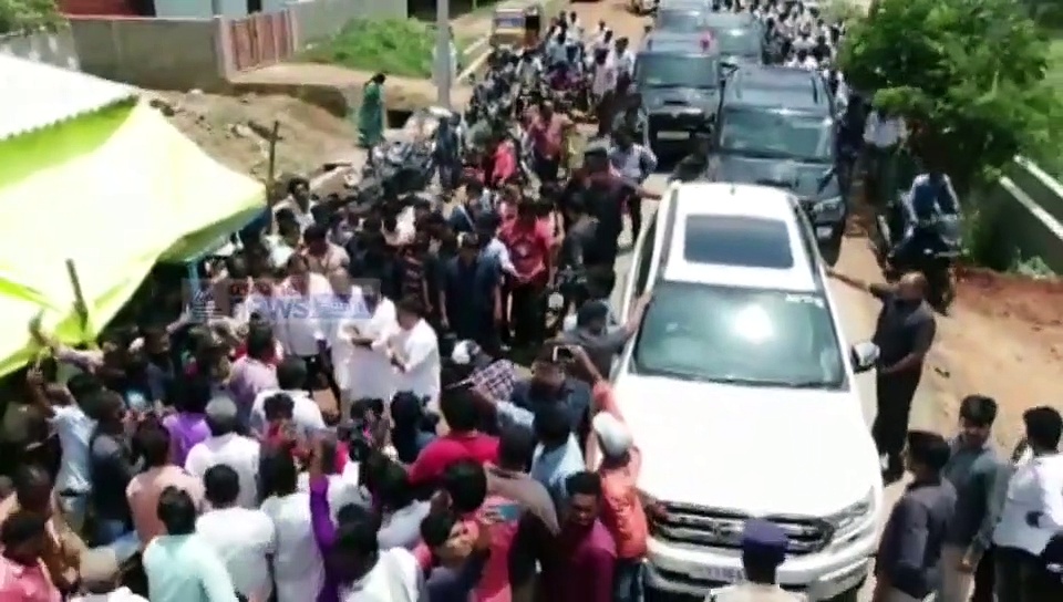 అప్పుడు భూసేకరణను వ్యతిరేకించా, ఇప్పుడు రాజధాని తరలింపును ప్రశ్నిస్తున్నా: పవన్ కళ్యాణ్ (వీడియో)