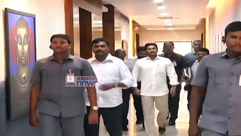 Video: వైద్యారోగ్య శాఖలో ఖాళీల భర్తీకి సీఎం ఆదేశం