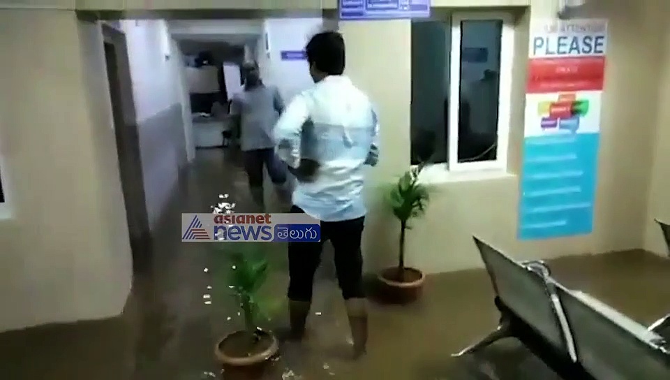 పోలీసులంటే భయం లేని వాన (వీడియో)