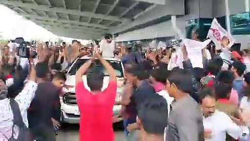 video:రేణిగుంట విమానాశ్రయంలో జనసేనానికి ఘన స్వాగతం