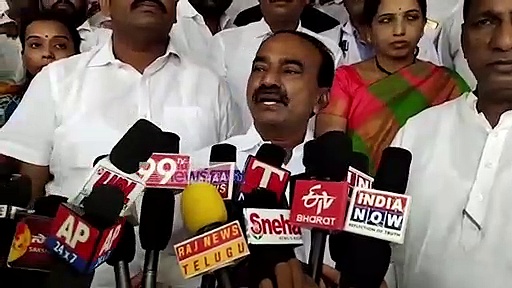 డెంగ్యూ: హోమియో మందులు పంపిణీ చేసిన ఈటల (వీడియో)