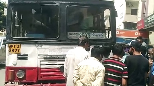 Video: రోజుకో యాక్సిడెంట్ భయాందోళనలో ప్రజలు