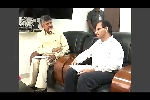 ఈసీ తీరుపై బాబు గుర్రు: ద్వివేదితో వాదన (వీడియో)