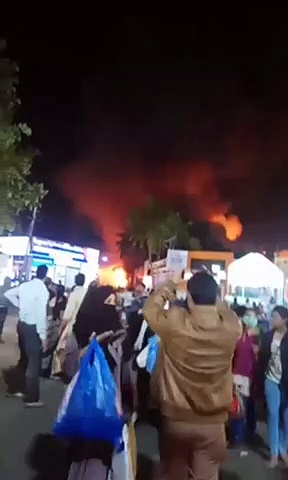 నాంపల్లి ఎగ్జిబిషన్ గ్రౌండ్ లో భారీ అగ్నిప్రమాదం (వీడియో)