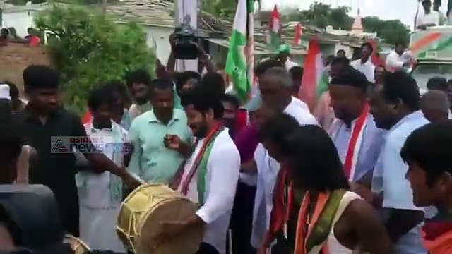 ఓవైపు ఐటి దాడులు జరుగుతుంటే డోలు వాయిస్తూ రేవంత్ జోష్ (వీడియో)