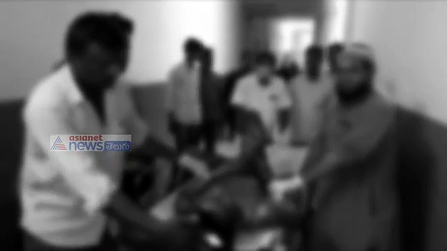 ప్రేమదేశం సినిమా తరహాలో ఒక అమ్మాయి కోసం... (వీడియో)