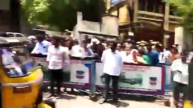 ఇంటర్మీడియట్ బోర్డు విద్యార్థి సేవా దళ్ కార్యకర్తలు ధర్నా (వీడియో)