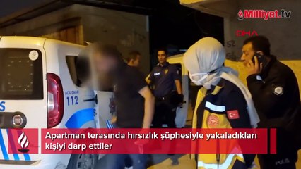 Apartman terasında hırsızlık şüphesiyle yakaladıkları kişiyi darp ettiler
