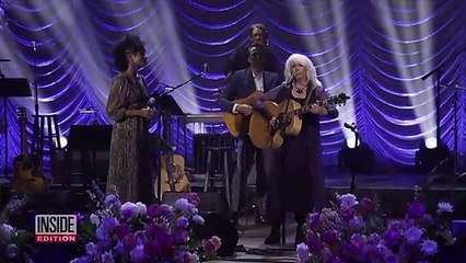 Naomi Judd’s Daughters Hold Back Tears at Memorial