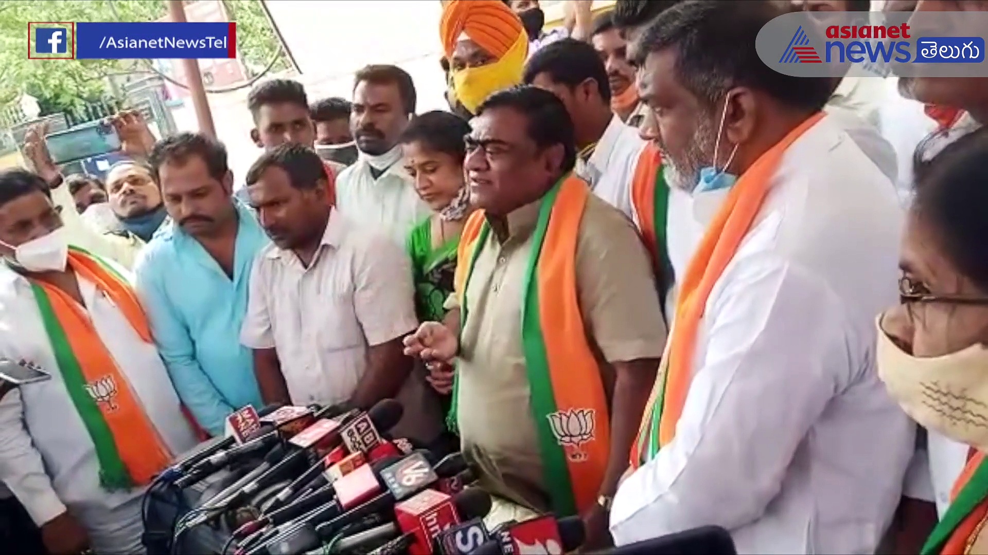 చిన్న పిల్లాడిలా నిస్పృహతో హరీష్ రావు: బాబూమోహన్