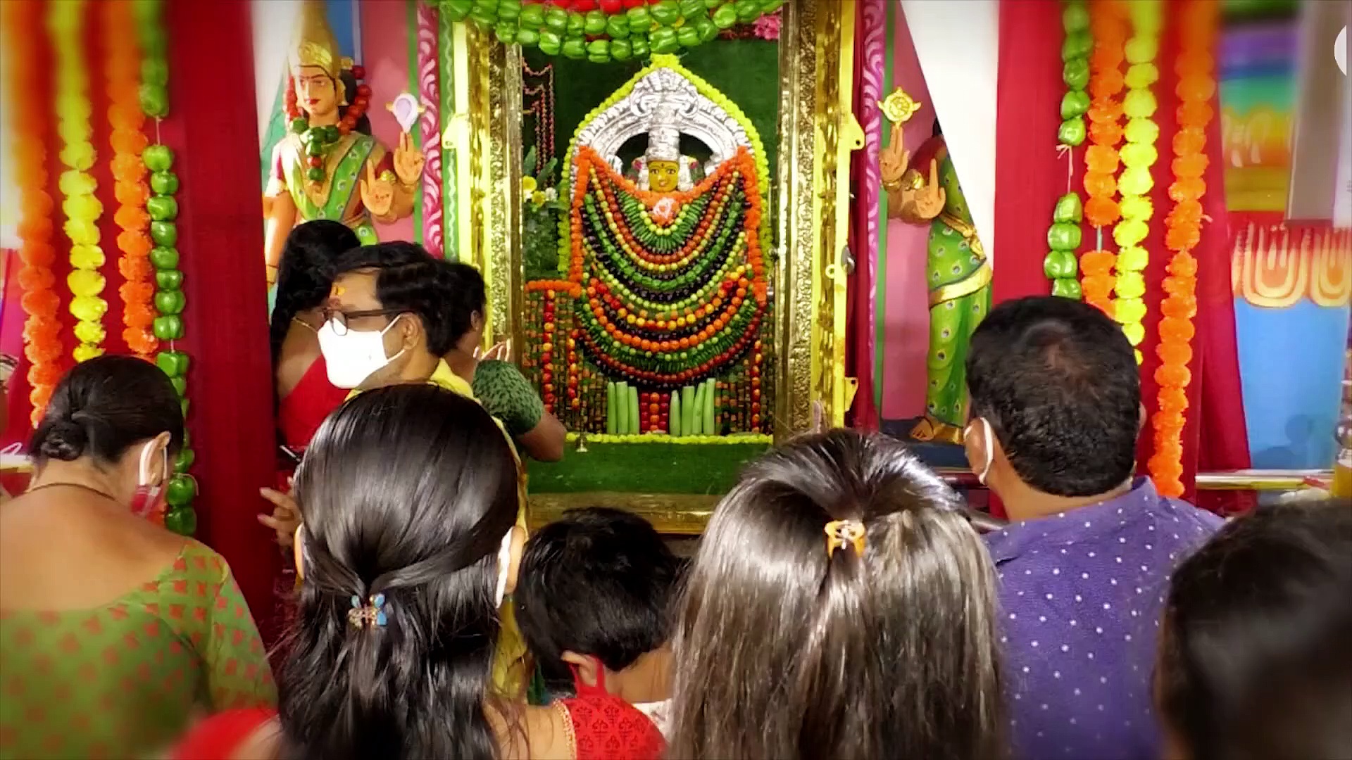 ఏపీ, తెలంగాణల మధ్య నడవని ఆర్టీసీ బస్సులు: ప్రయాణికుల కష్టాలు