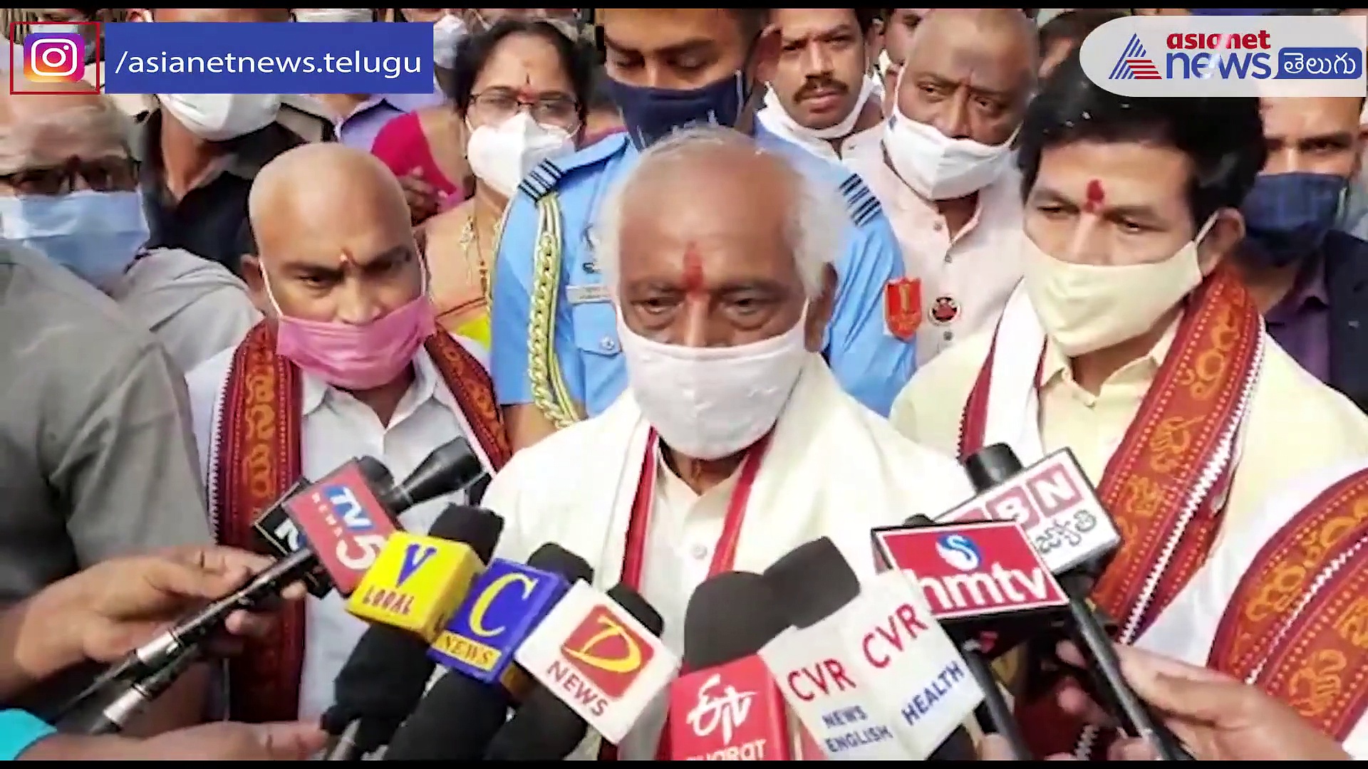 విజయవాడ దుర్గమ్మను దర్శించుకున్న హిమాచల్ గవర్నర్ దత్తాత్రేయ