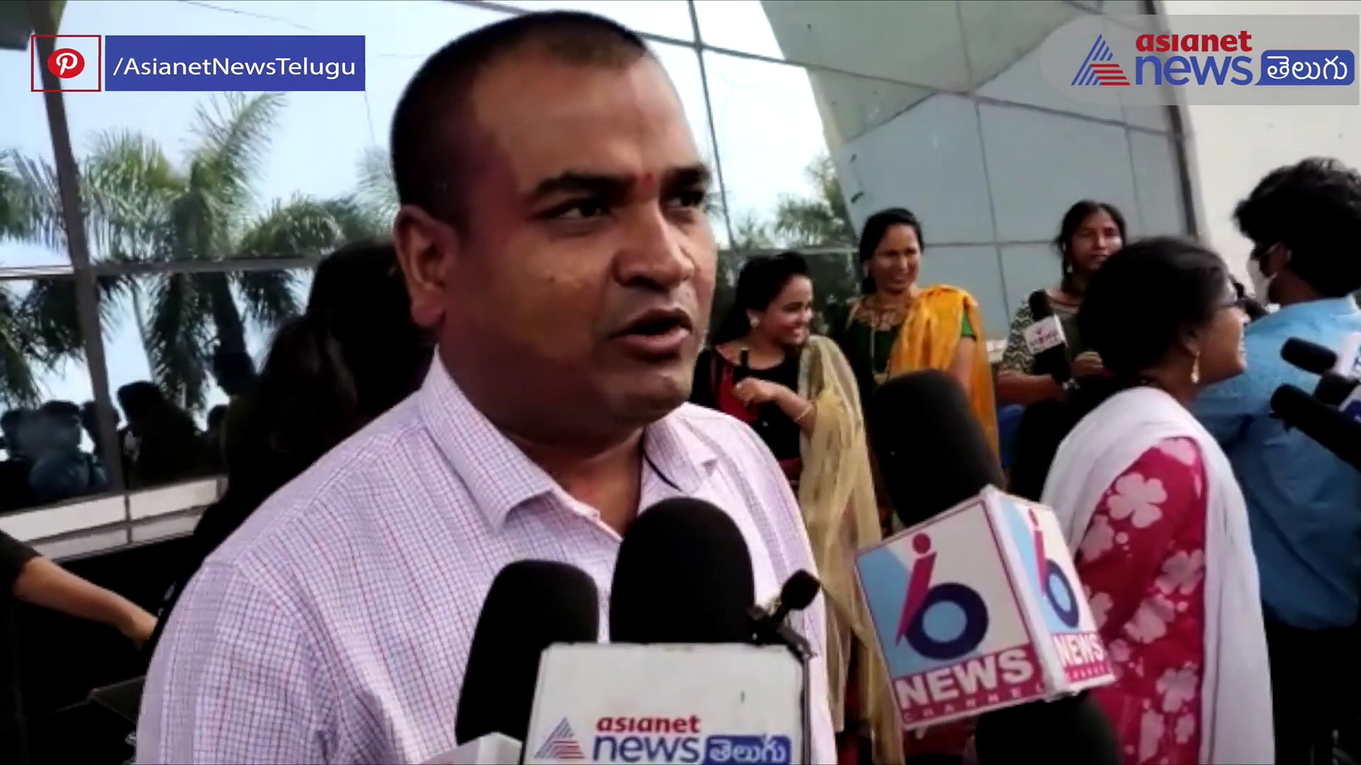 అల్లుడు అదుర్స్ చిత్రం విడుదల: థియేటర్స్ వద్ద  హీరో సాయి శ్రీనివాస్ అభిమానుల  కోలాహలం