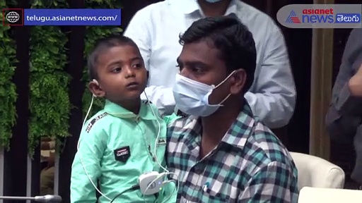 సర్జరీలు పూర్తైన చిన్నారులను పలకరించిన జగన్