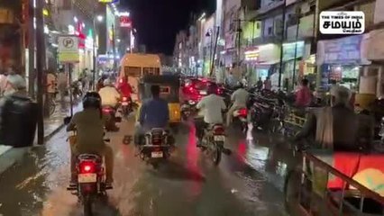 மதுரையில் இடியுடன்  கன மழை; வெள்ளத்தில் மிதந்த சாலைகள்!