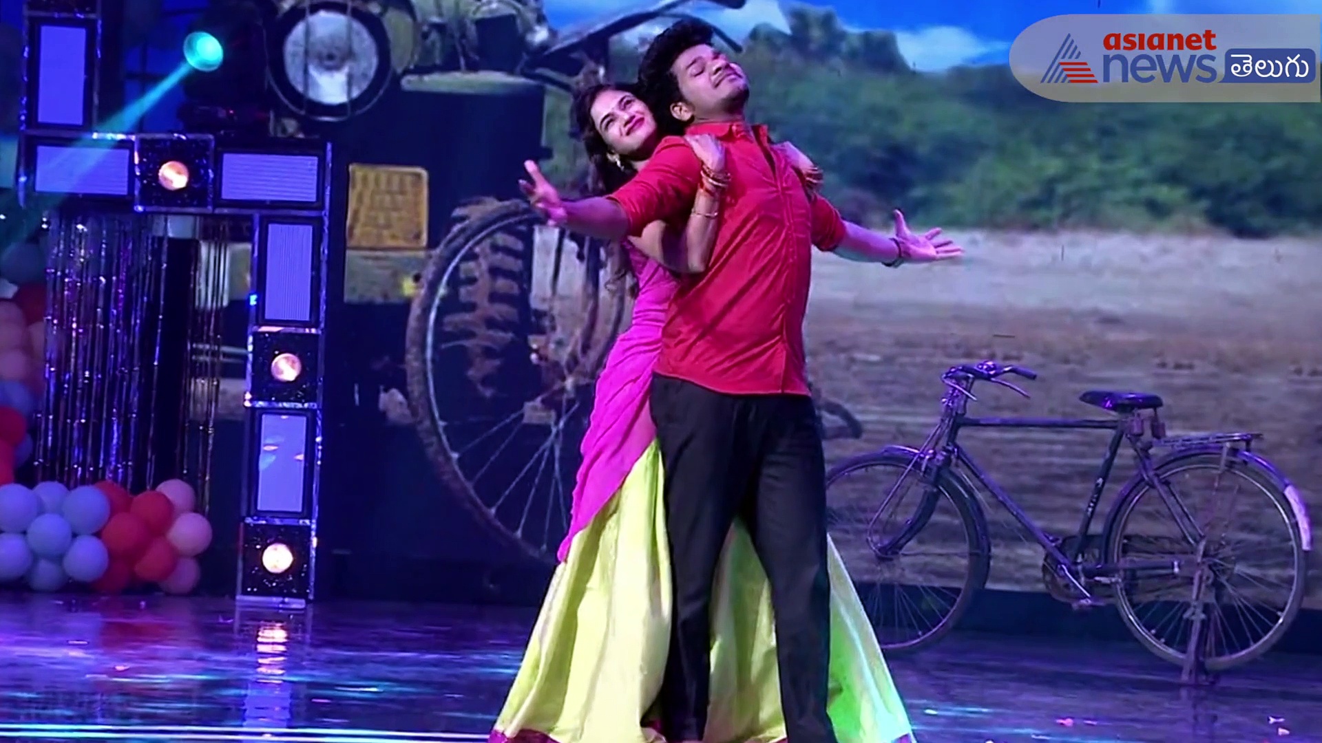 అఖిల్ మోనాల్ లను మించిపోతున్న అరియనా అవినాష్ ల జంట, వీరి కెమిస్ట్రీ చూస్తుంటే...