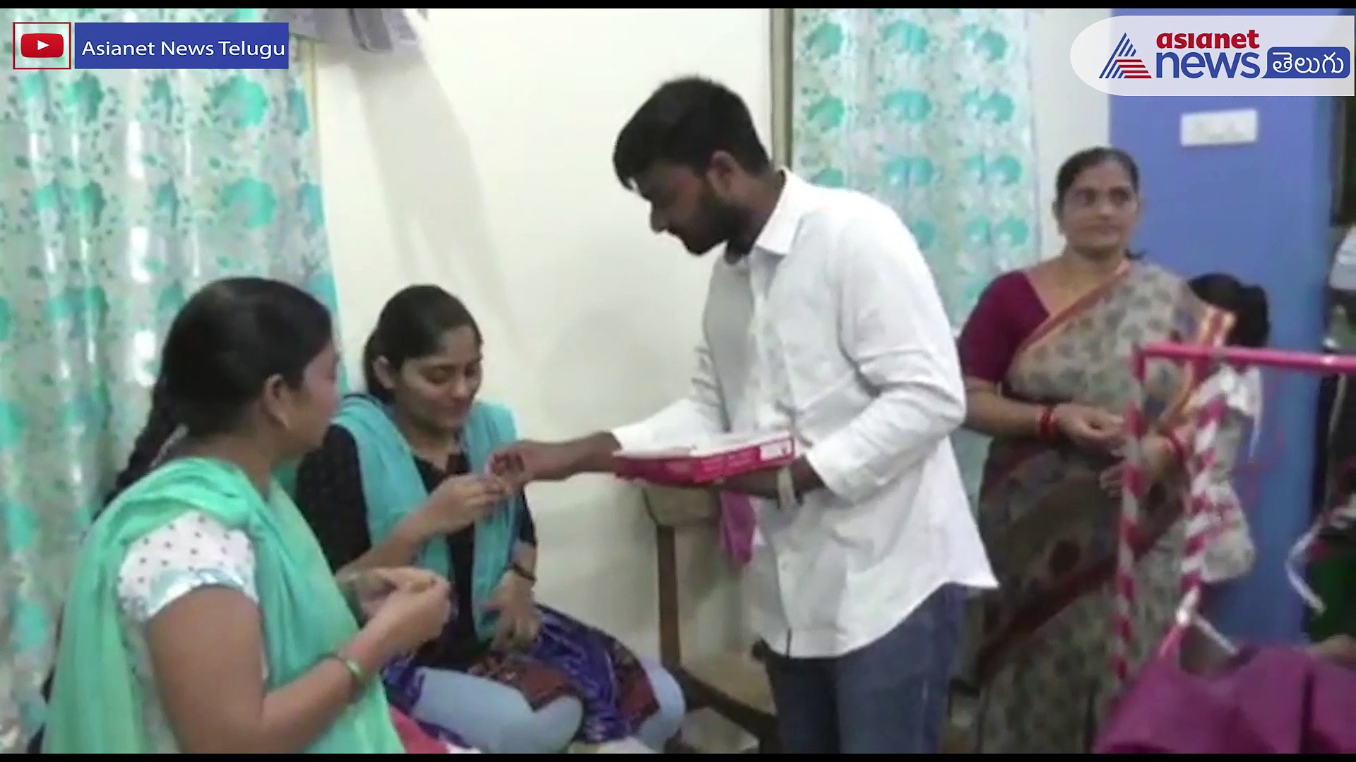 కుక్క పిల్లలకు బారసాల... జంతుప్రేమను చాటుకున్న దంపతులు