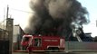 Arnavutköy'deki fabrika yangınına müdahale eden bir vatandaş dumandan etkilendi