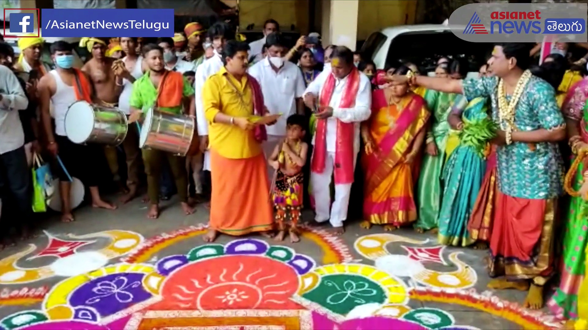 బెజవాడ దుర్గమ్మకు తెలంగాణ బంగారు బోనం