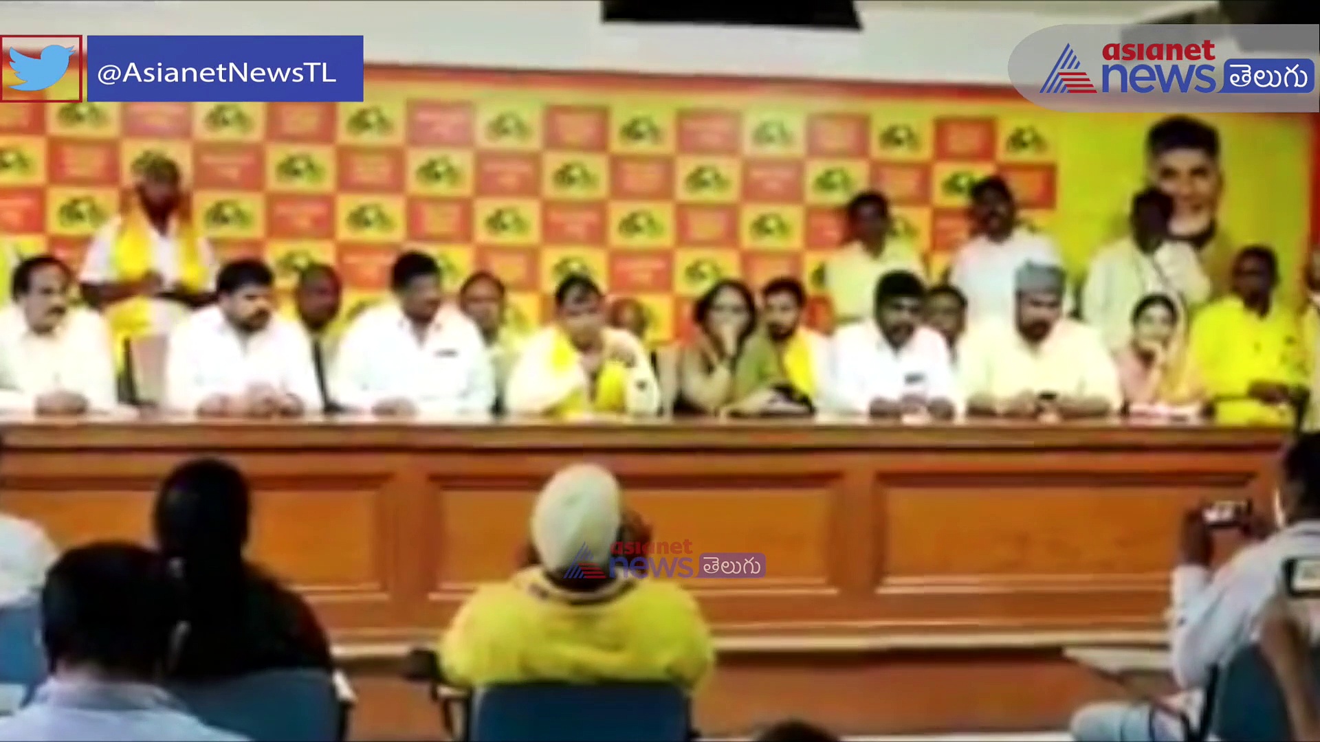 News Express: పార్లమెంట్ వెల్ లోకి దూసుకొచ్చిన వైసీపీ ఎంపీలు... జగన్ ఇంటి వద్ద ఉద్రిక్తత