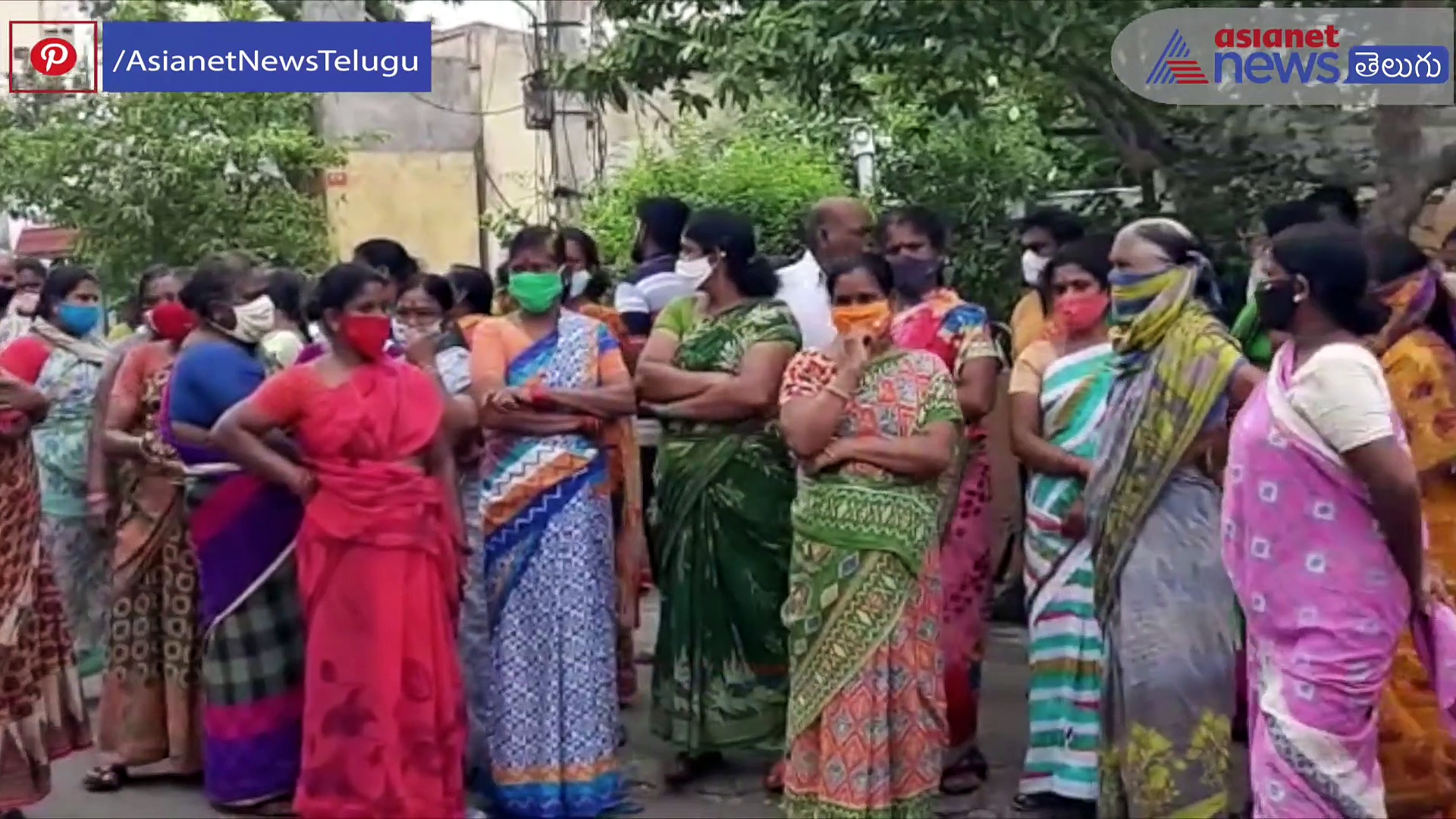 పక్కా ఇళ్లు కాదు ఉన్న ఇళ్లపైకే జేసిబిలు: సీఎం నివాసం వద్ద తాడేపల్లివాసుల ఆందోళన