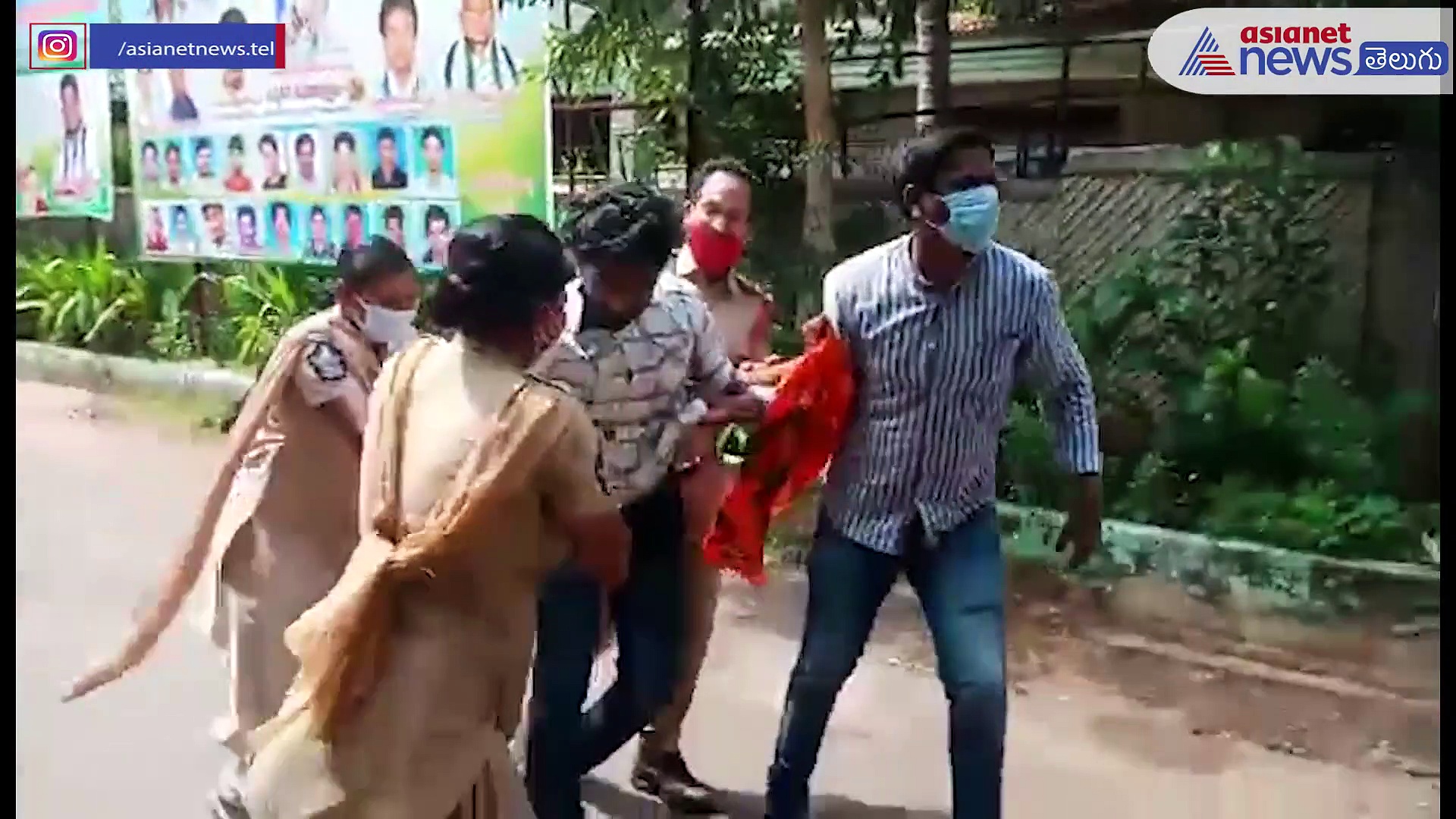 జాబ్ క్యాలెండర్ ఎఫెక్ట్... మంత్రి అవంతి ఇంటిని ముట్టడించిన నిరుద్యోగులు