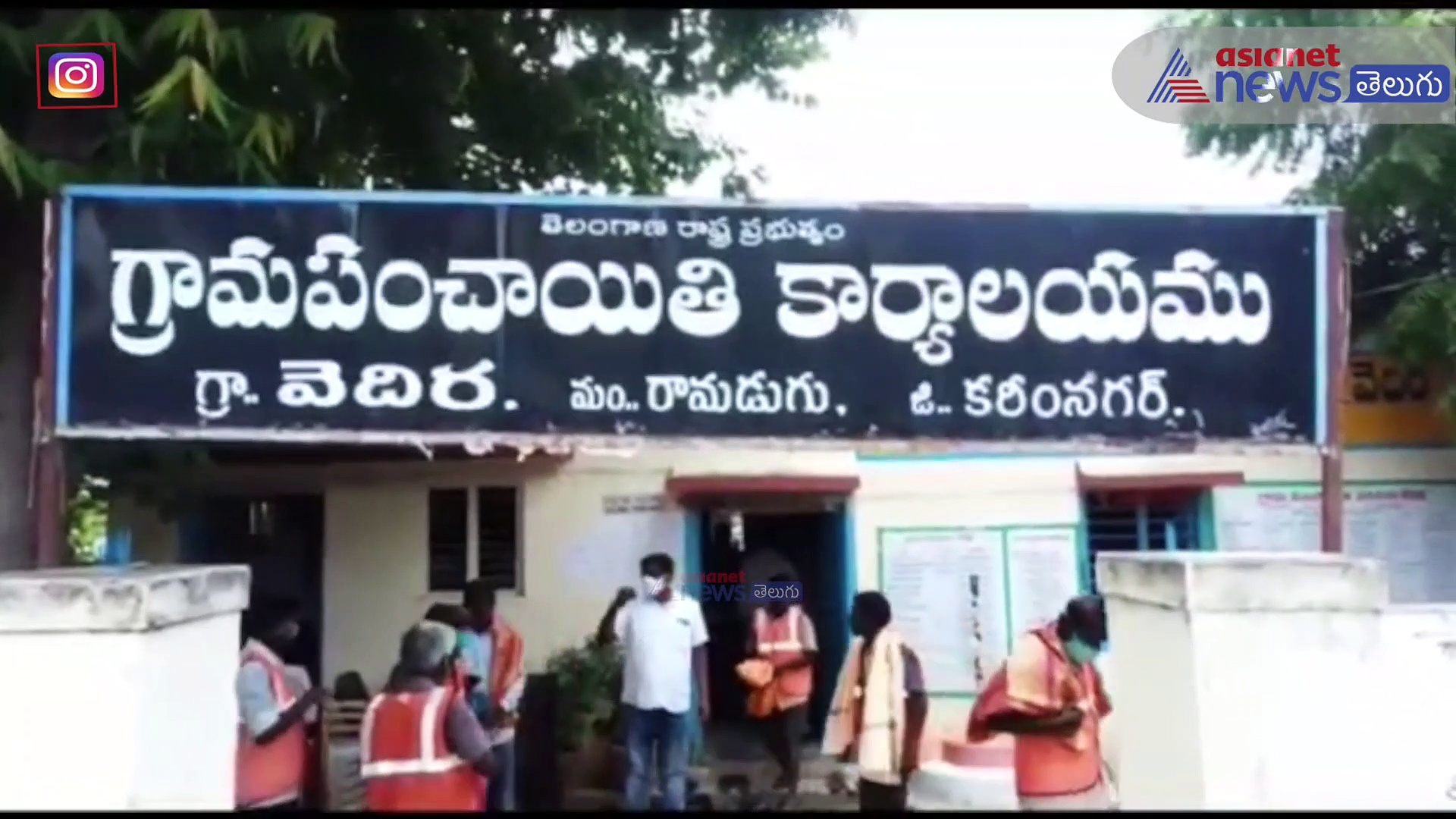 కేటీఆర్ పై రైతు అభిమానం: పొలంలో వరినాట్లతో KTR పేరు