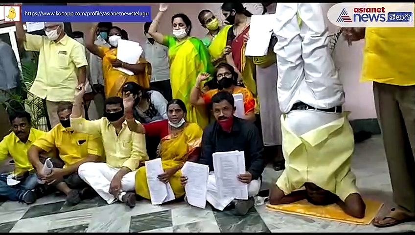 విజయవాడ కౌన్సిల్ మీటింగ్ లో యుద్దవాతావరణం... టిడిపి కార్పోరేటర్ల సస్పెండ్