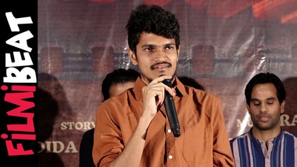 Video herunterladen: Debut Director Vamsi Speech About His Movie FDFS Poster Launch | Telugu Filmibeat