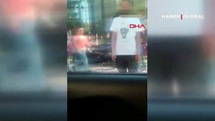 Kadıköy'de sivil polisler müşteri gibi davranarak değnekçileri işte böyle yakaladı!