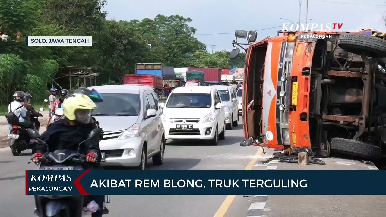 Akibat Rem Blong, Truk Terguling