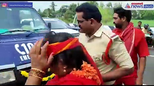 దుర్గమ్మ దర్శనానికి వెళుతుండగా రోడ్డుప్రమాదం... 10మంది మహిళలకు గాయాలు