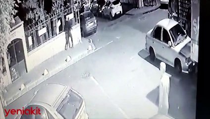 Fatih'te çirkin provokasyon! Hadis-i şerifleri yırtıp Müslümanları kışkırttı